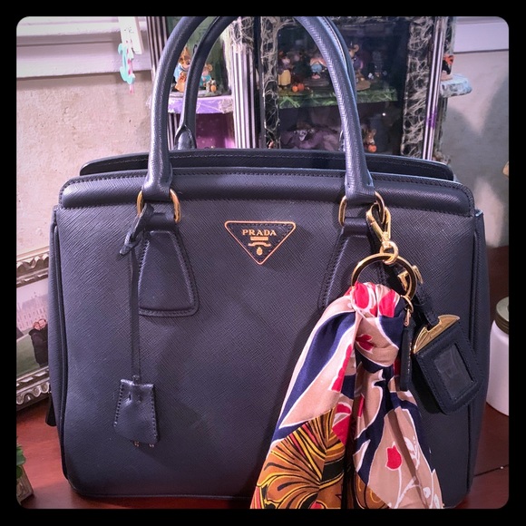 Prada Handbags - Prada Parabole Tote *Pristine*!!